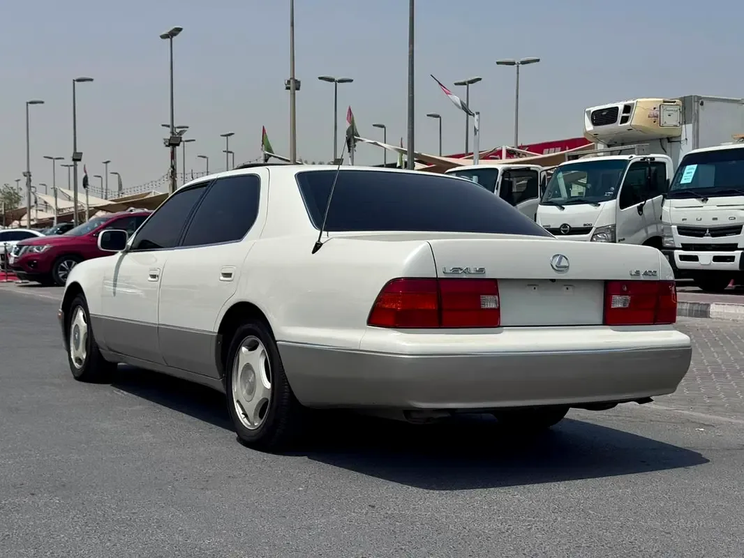 Lexus LS 400 AT (264 حصان) - 5
