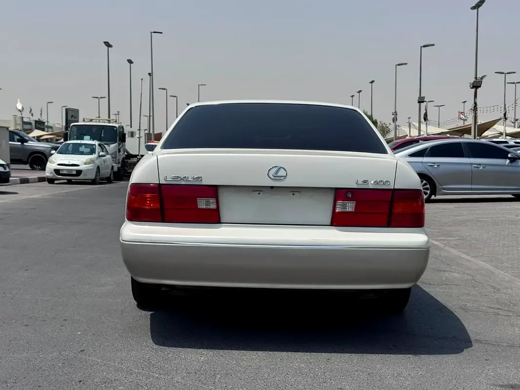 Lexus LS 400 AT (264 حصان) - 4