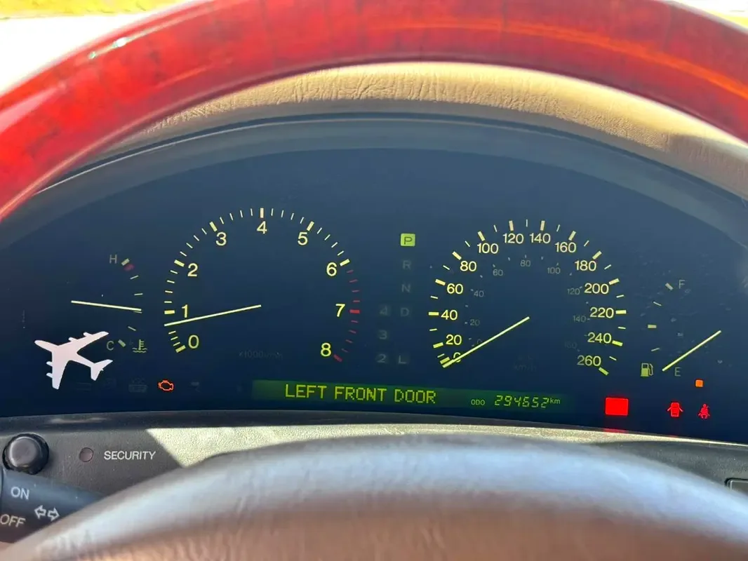 Lexus LS 400 AT (264 حصان) - 8