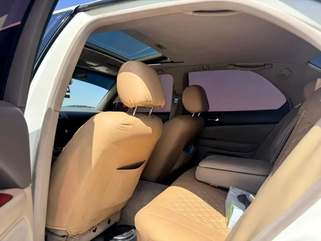 Lexus LS 400 AT (264 حصان) - 12