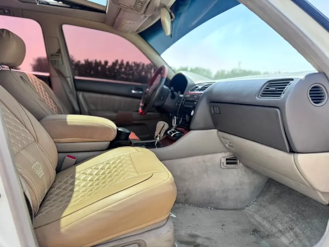 Lexus LS 400 AT (264 حصان) - 14