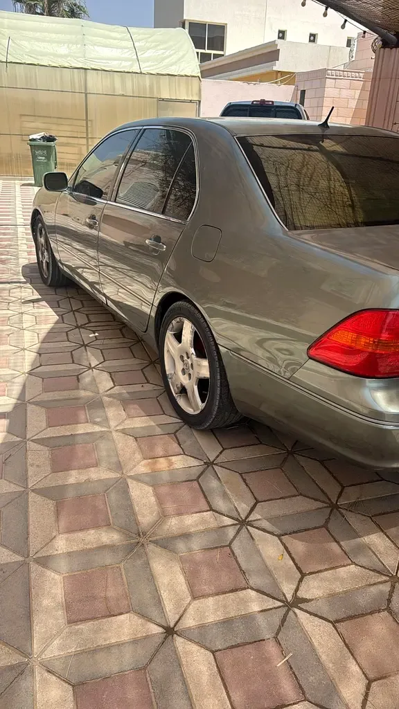 Lexus LS 430 AT (290 hp)