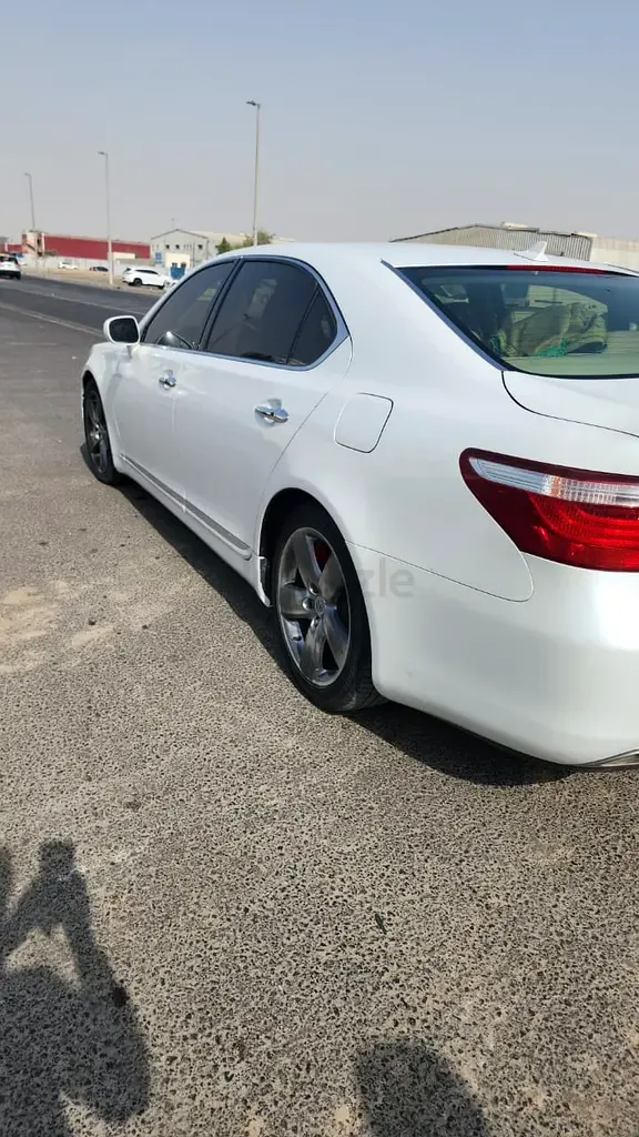 Lexus LS 4.6 AT RWD (380 hp)