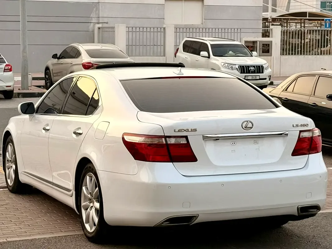 Lexus LS 4.6 AT RWD (380 حصان) - 4