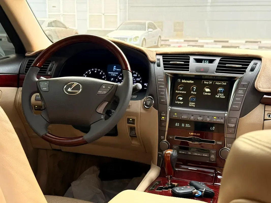 Lexus LS 4.6 AT RWD (380 حصان) - 8