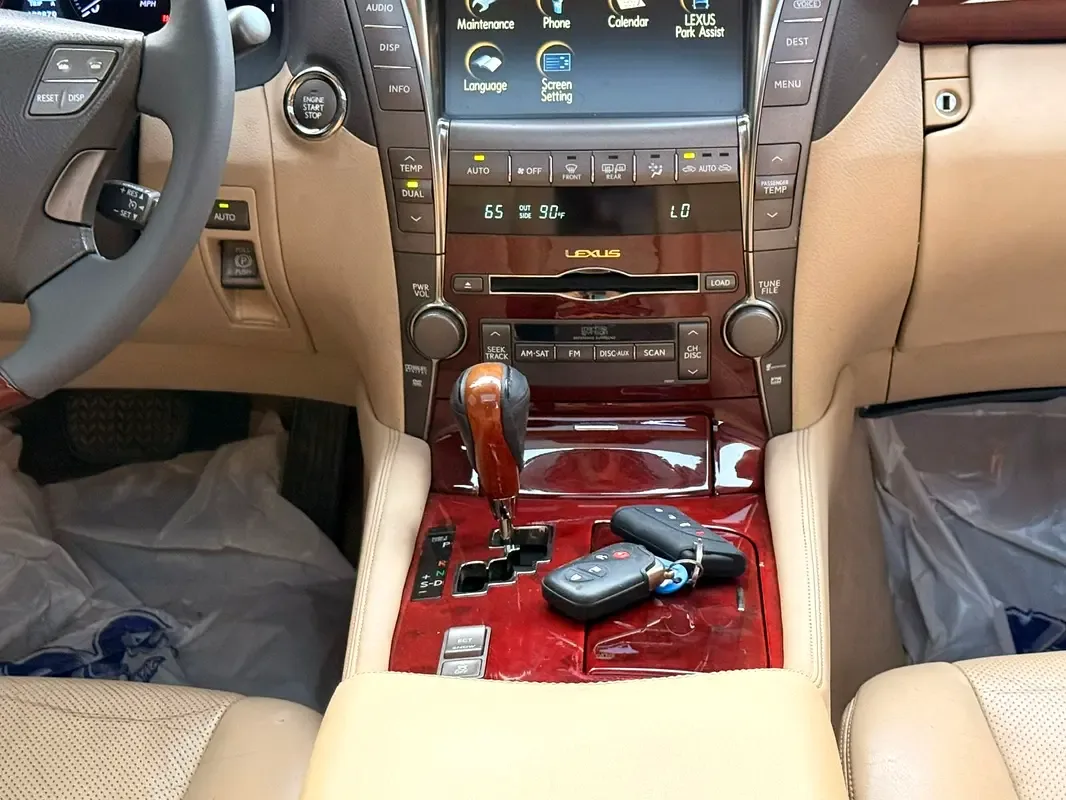 Lexus LS 4.6 AT RWD (380 حصان) - 12
