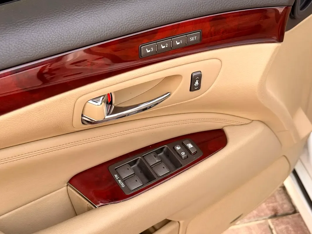 Lexus LS 4.6 AT RWD (380 حصان) - 17