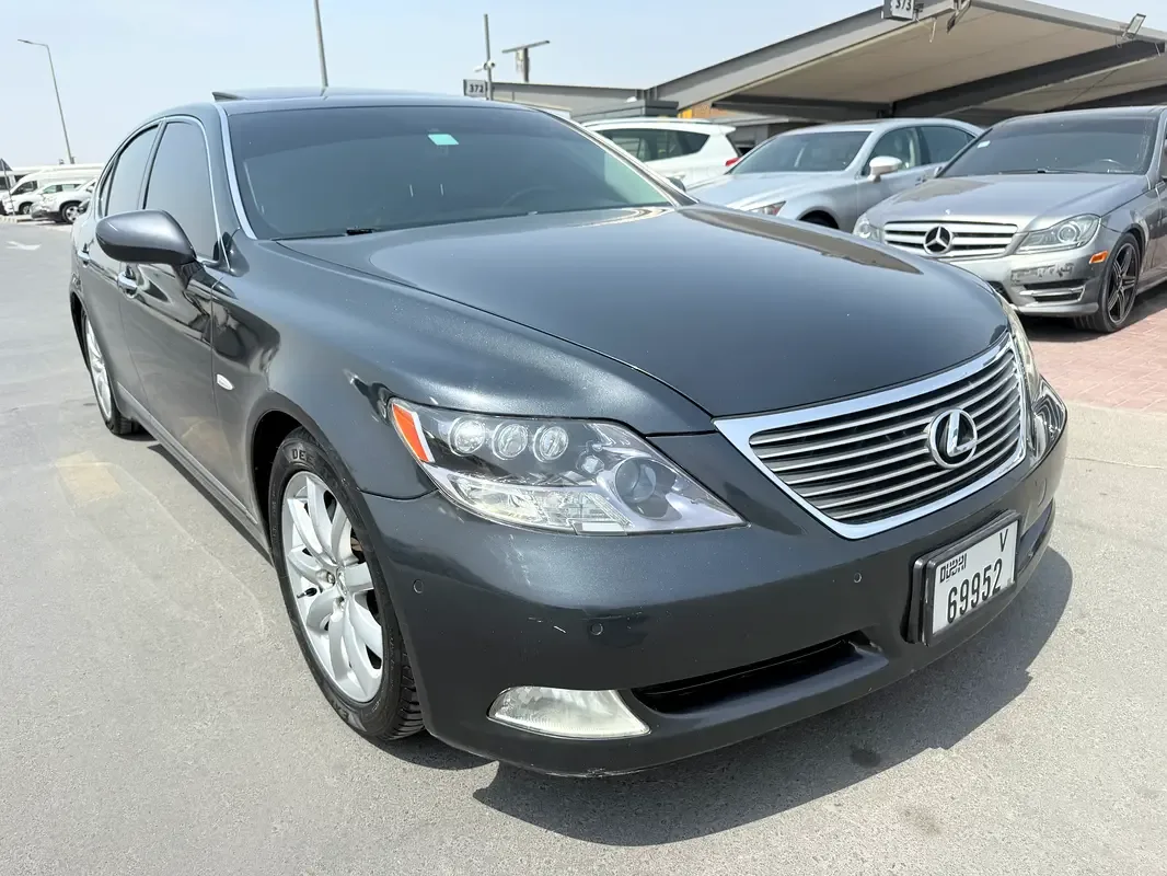 Lexus LS 4.6 AT RWD (380 حصان) - 2