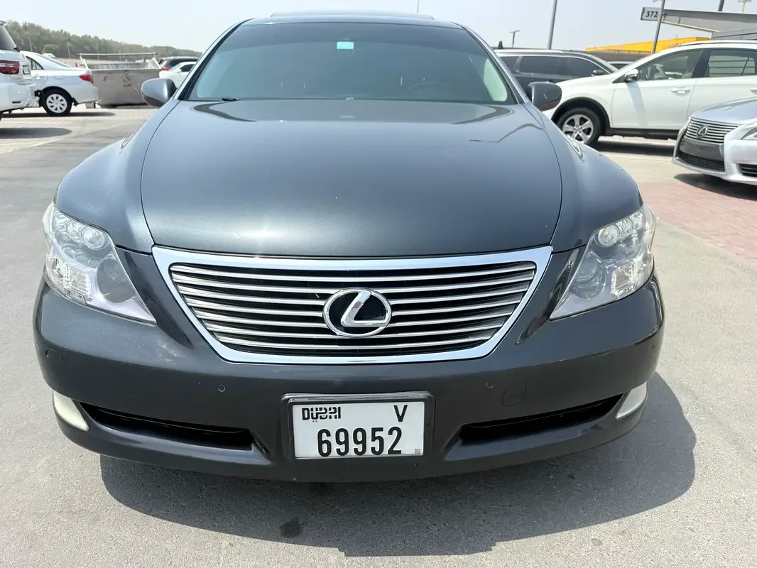 Lexus LS 4.6 AT RWD (380 hp)