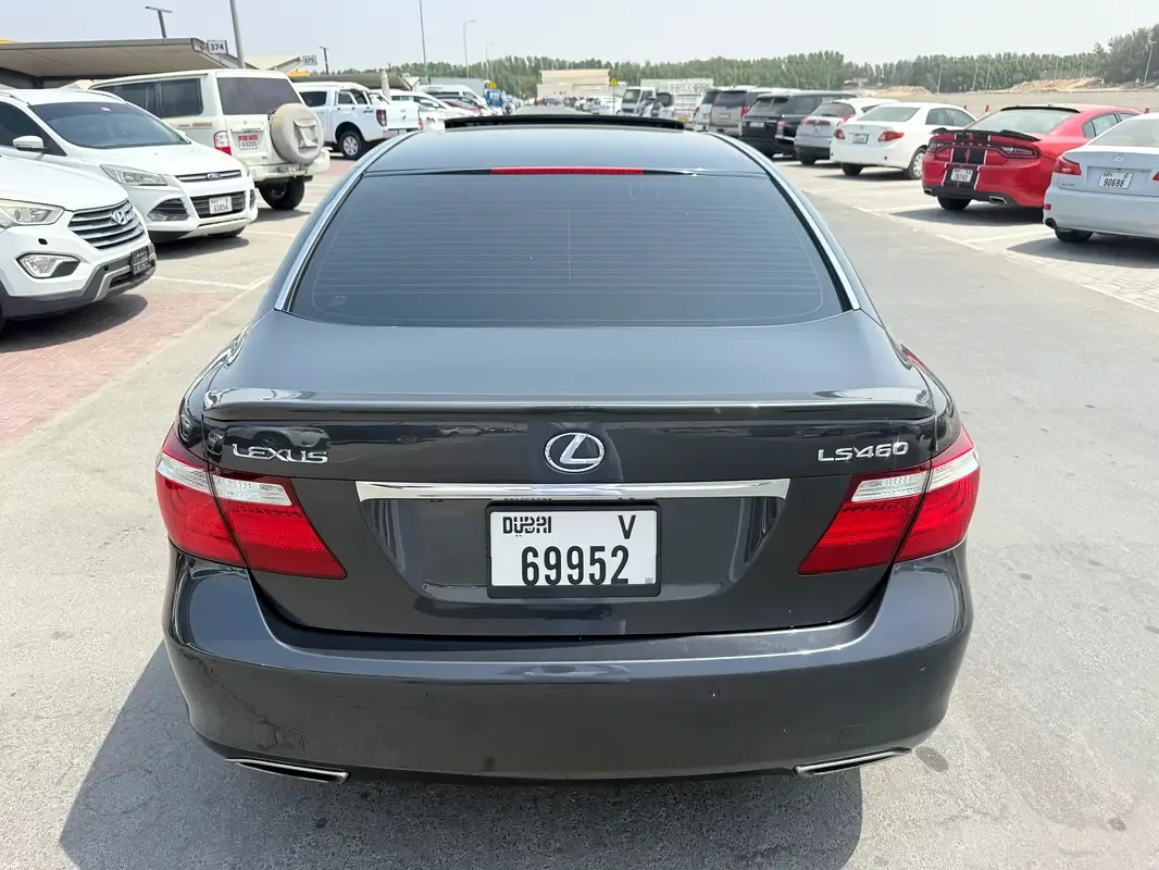 Lexus LS 4.6 AT RWD (380 حصان) - 4