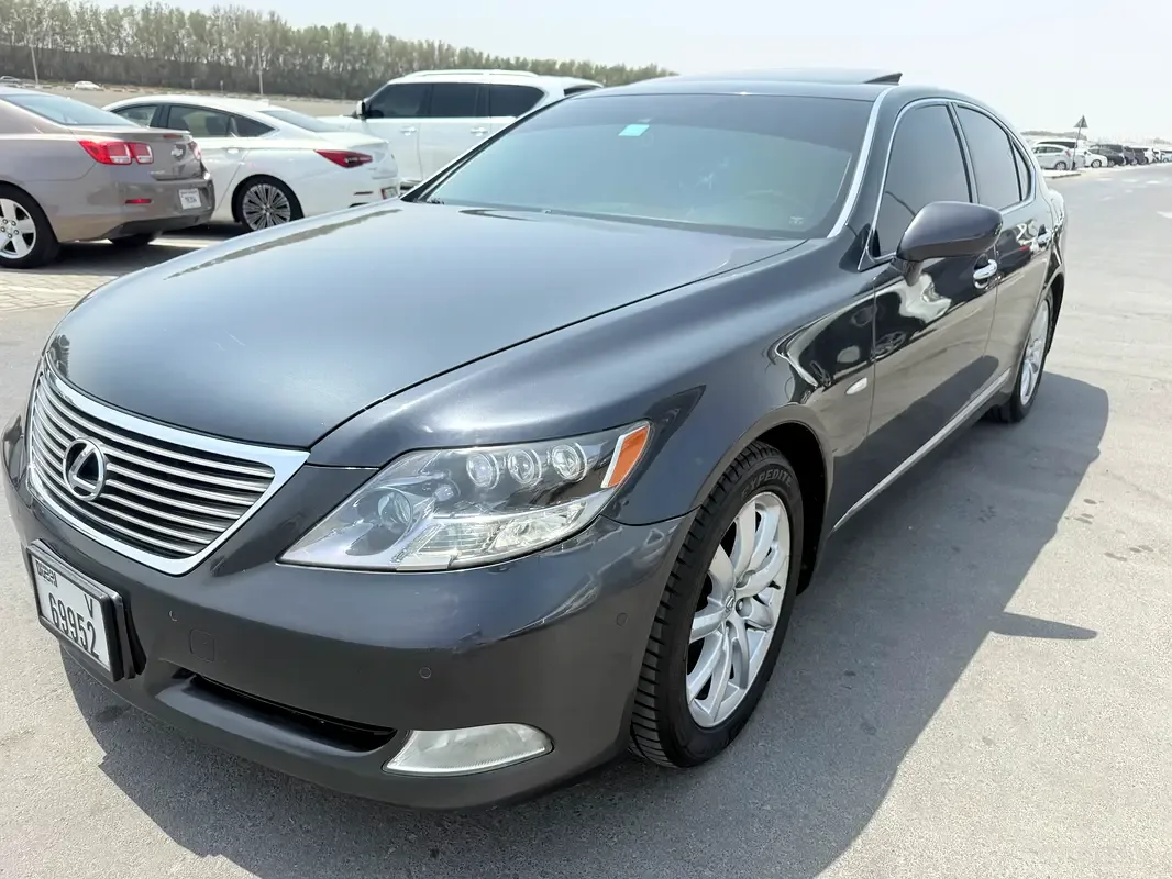 Lexus LS 4.6 AT RWD (380 حصان) - 8