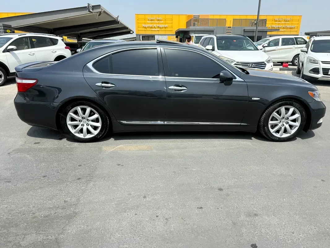 Lexus LS 4.6 AT RWD (380 حصان) - 10