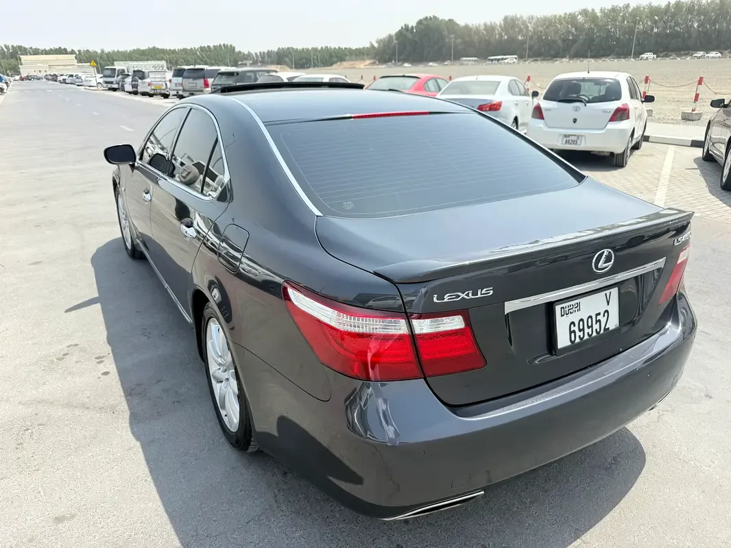 Lexus LS 4.6 AT RWD (380 حصان) - 9