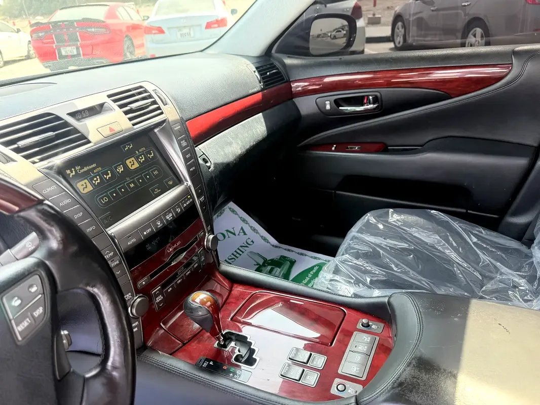 Lexus LS 4.6 AT RWD (380 حصان) - 12