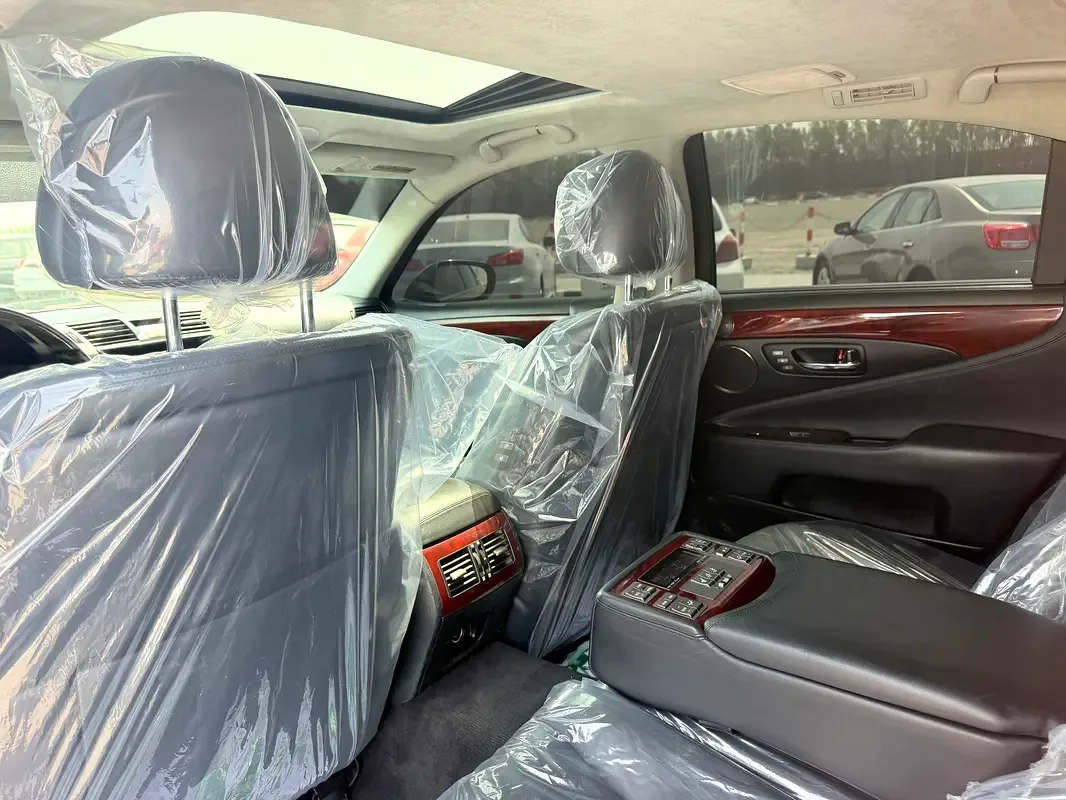 Lexus LS 4.6 AT RWD (380 حصان) - 17