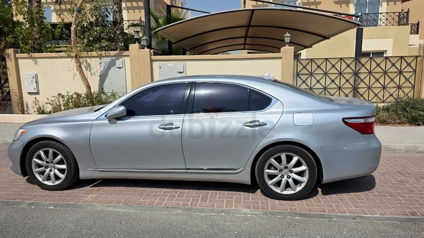 Lexus LS 4.6 AT RWD (380 حصان) - 2