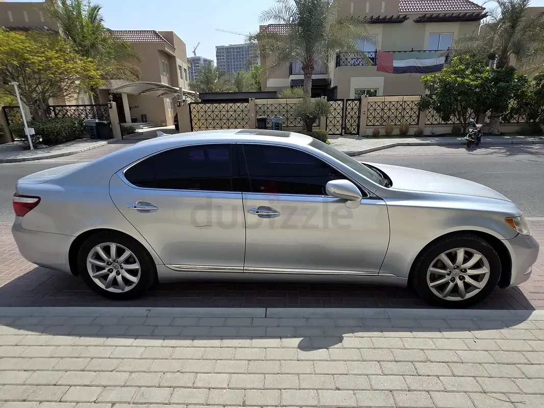 Lexus LS 4.6 AT RWD (380 حصان) - 4