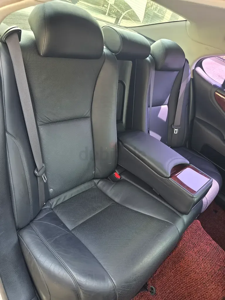 Lexus LS 4.6 AT RWD (380 حصان) - 8