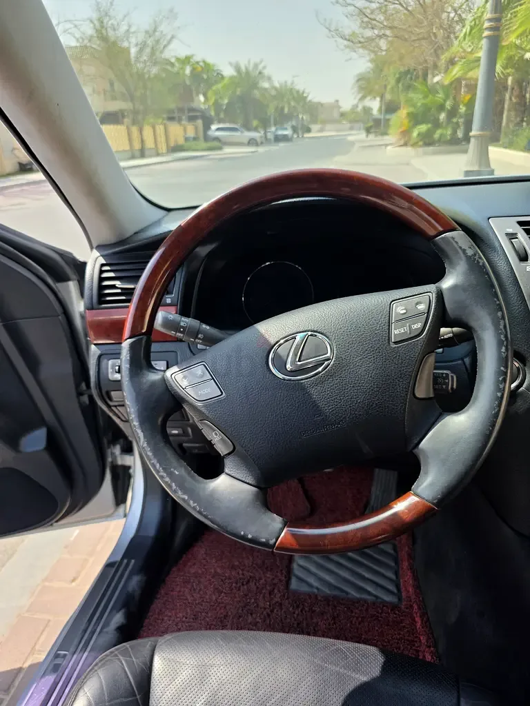 Lexus LS 4.6 AT RWD (380 حصان) - 6