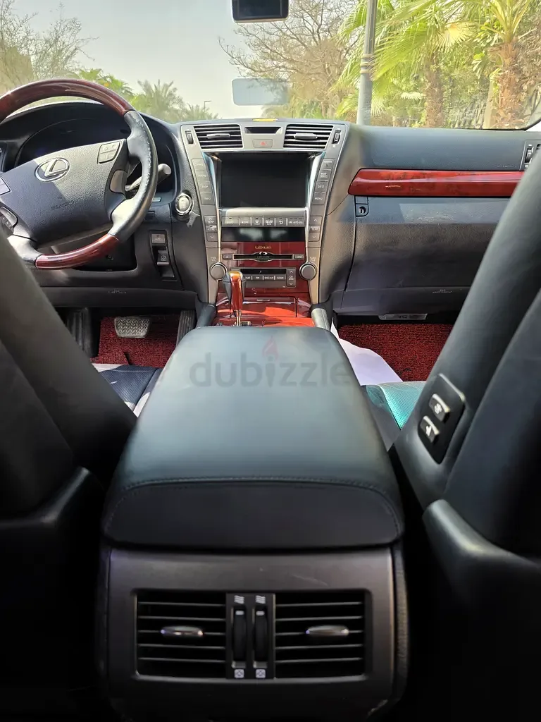 Lexus LS 4.6 AT RWD (380 حصان) - 12