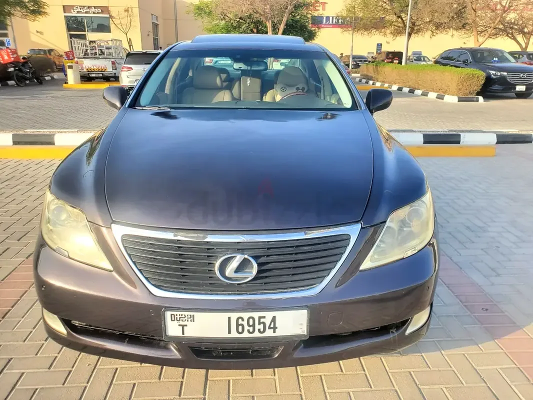 Lexus LS 4.6 AT RWD (380 hp)