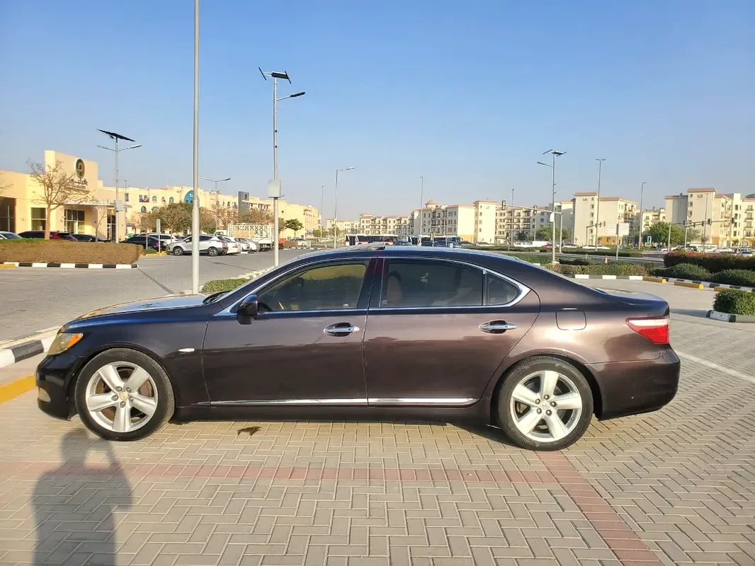 Lexus LS 4.6 AT RWD (380 حصان) - 3