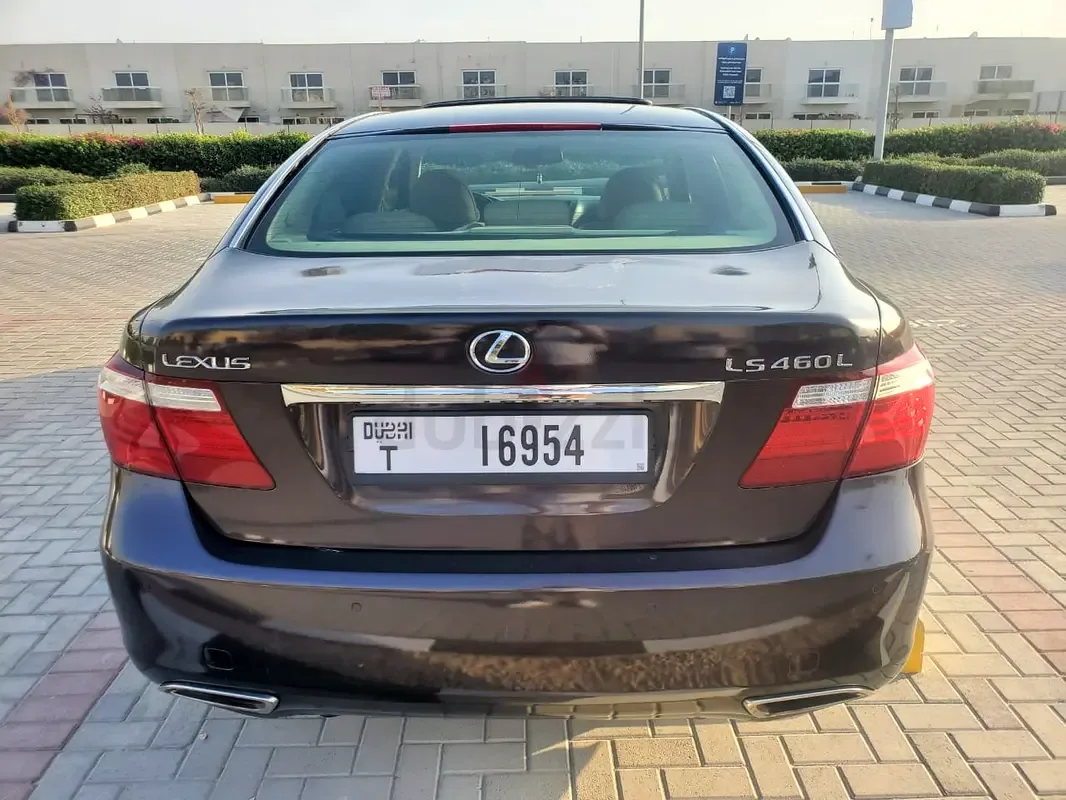 Lexus LS 4.6 AT RWD (380 حصان) - 2