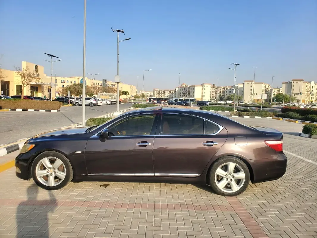Lexus LS 4.6 AT RWD (380 حصان) - 8