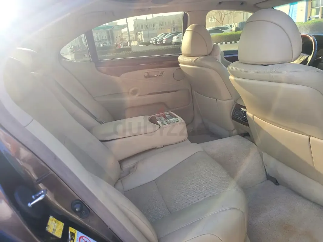 Lexus LS 4.6 AT RWD (380 حصان) - 12