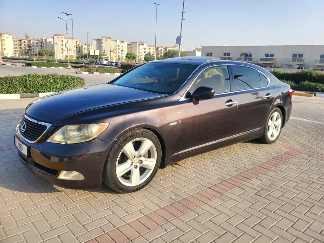 Lexus LS 4.6 AT RWD (380 حصان) - 9