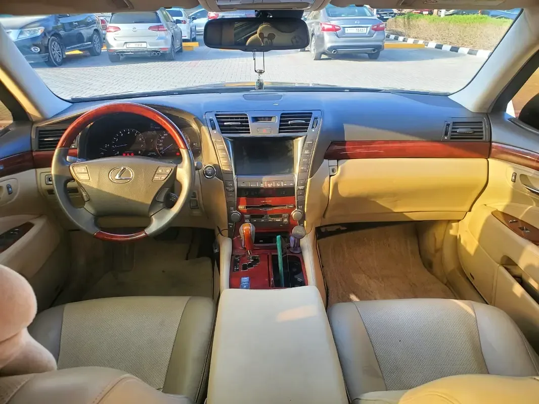 Lexus LS 4.6 AT RWD (380 حصان) - 14