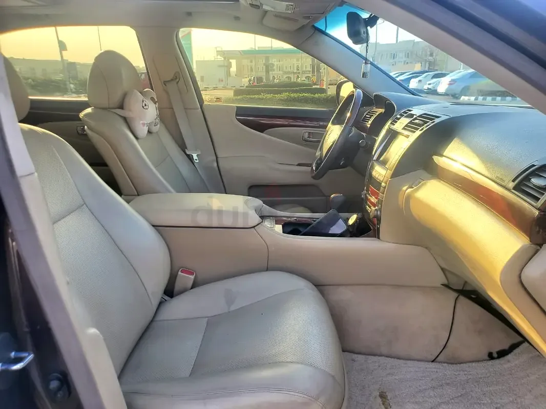 Lexus LS 4.6 AT RWD (380 حصان) - 15