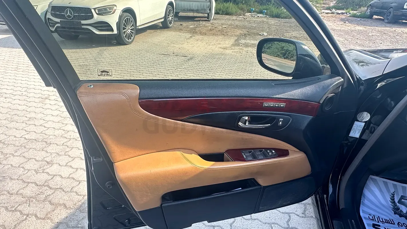 Lexus LS 4.6 AT RWD (380 hp) - 7