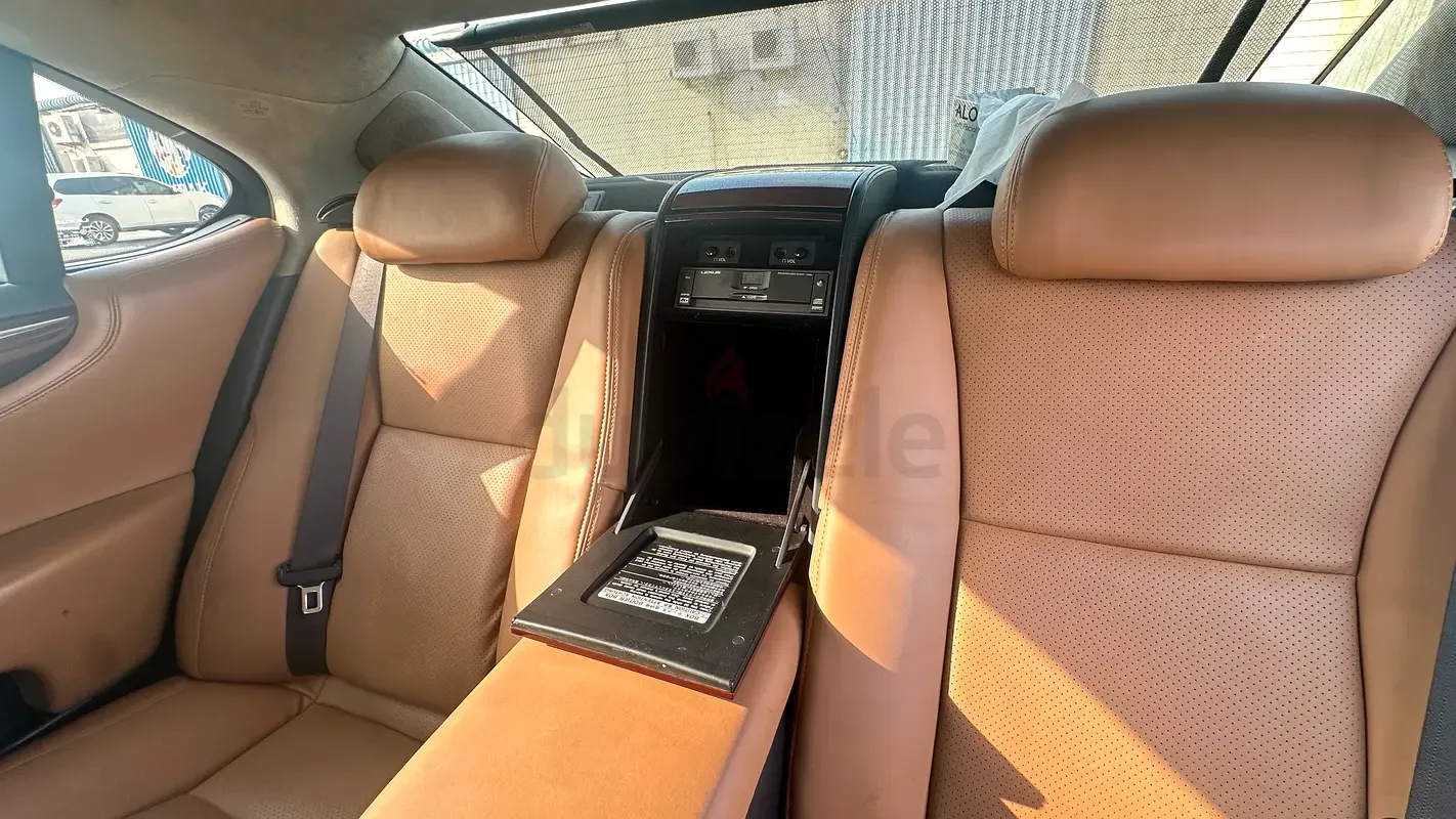 Lexus LS 4.6 AT RWD (380 hp) - 15