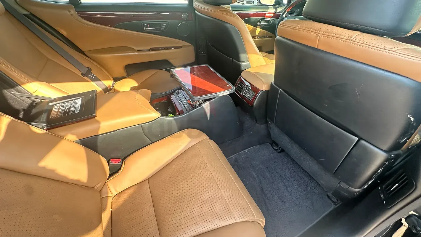 Lexus LS 4.6 AT RWD (380 hp) - 18