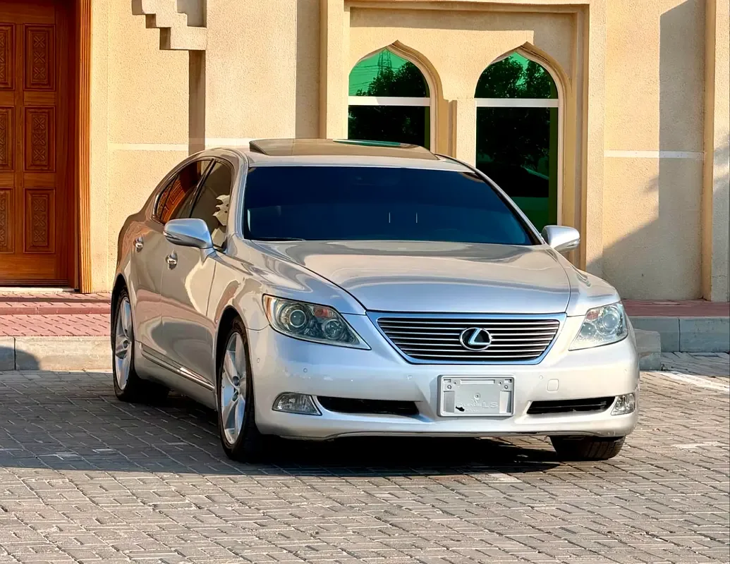 Lexus LS 460 AT (380 hp)