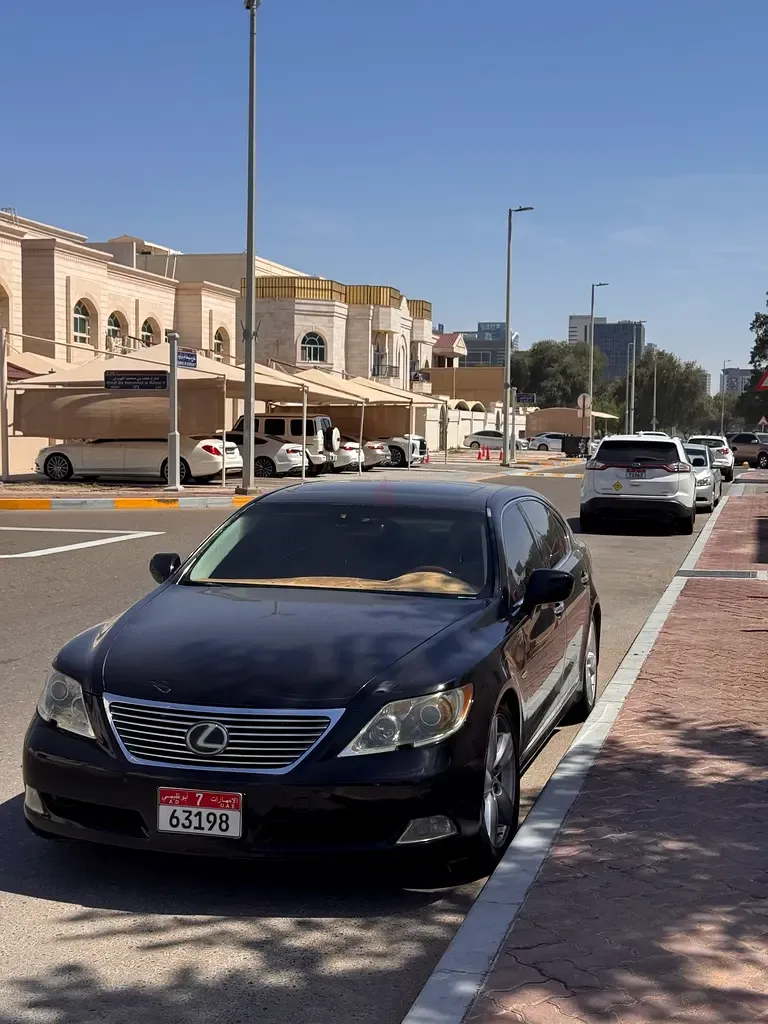 Lexus LS 460 AT (380 hp)