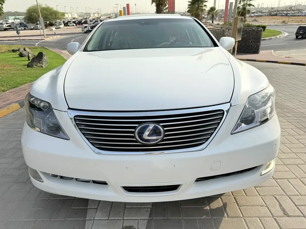 Lexus LS 460 AT (380 hp)