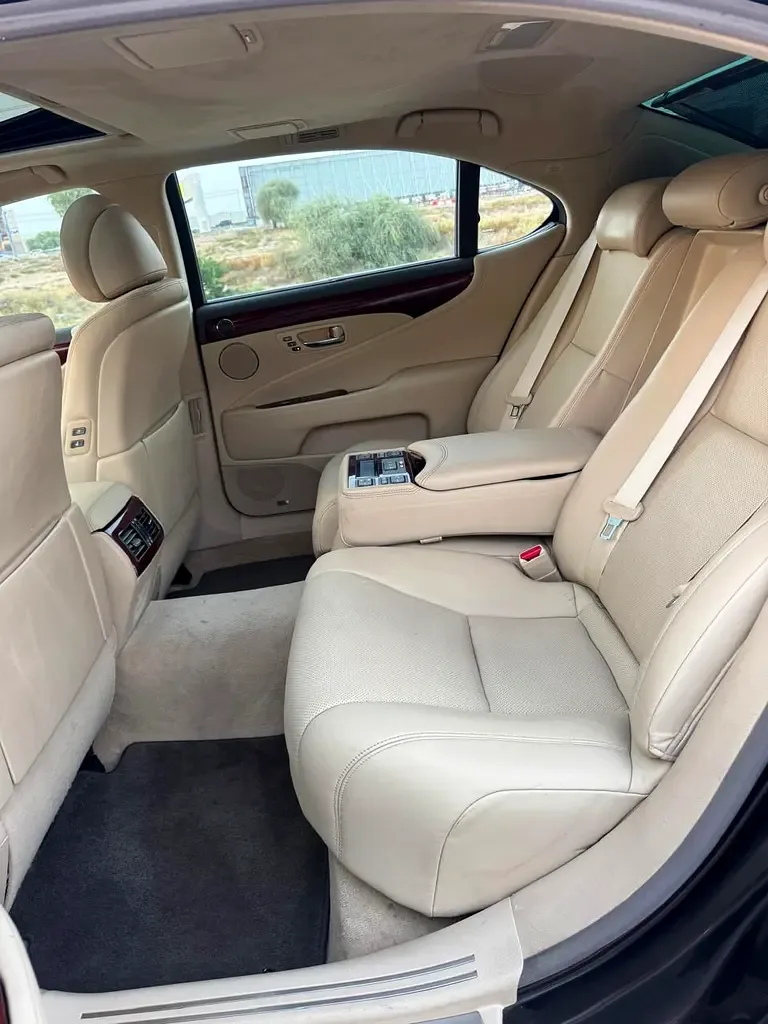 Lexus LS 460 AT (380 حصان) - 7