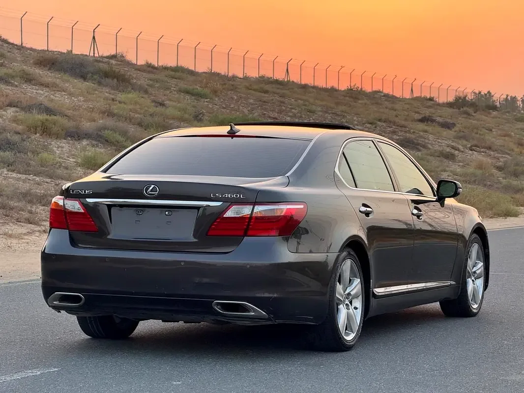 Lexus LS 460 AT (380 حصان) - 4
