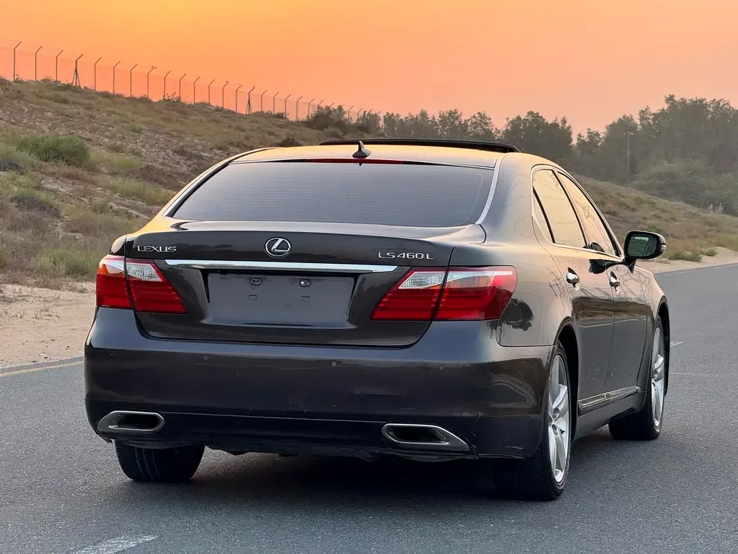 Lexus LS 460 AT (380 حصان) - 12
