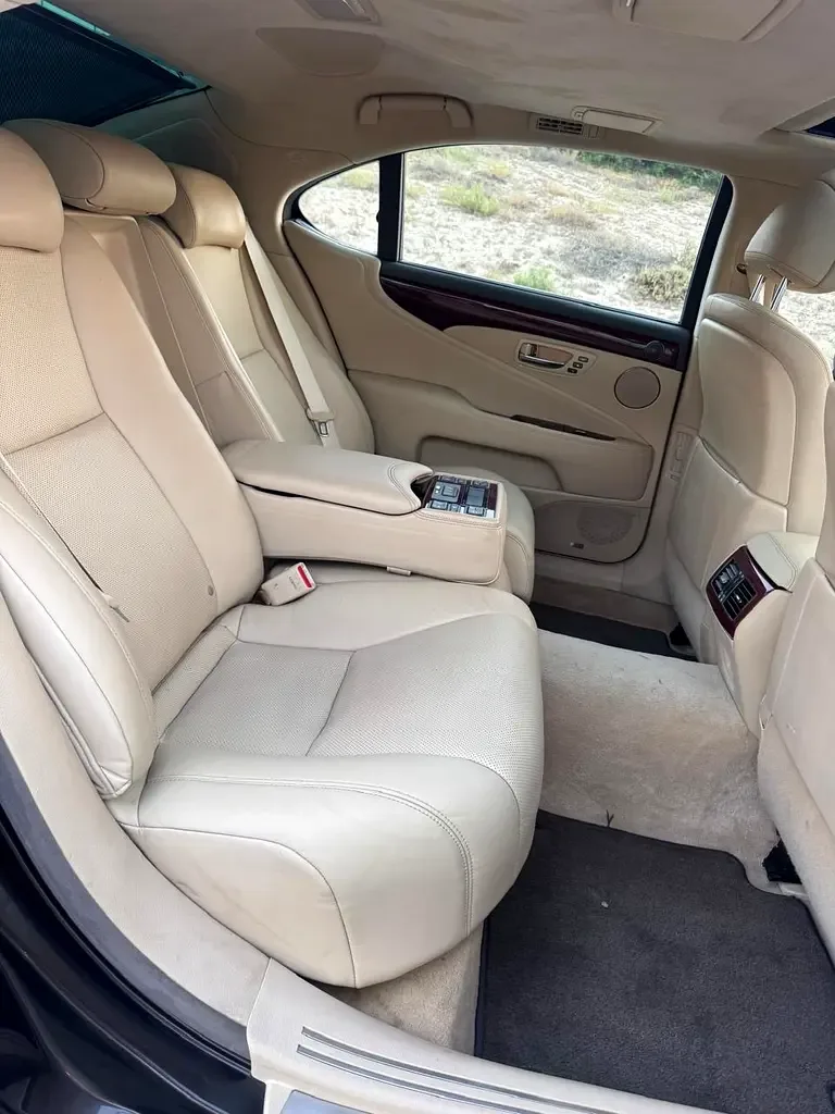 Lexus LS 460 AT (380 حصان) - 16