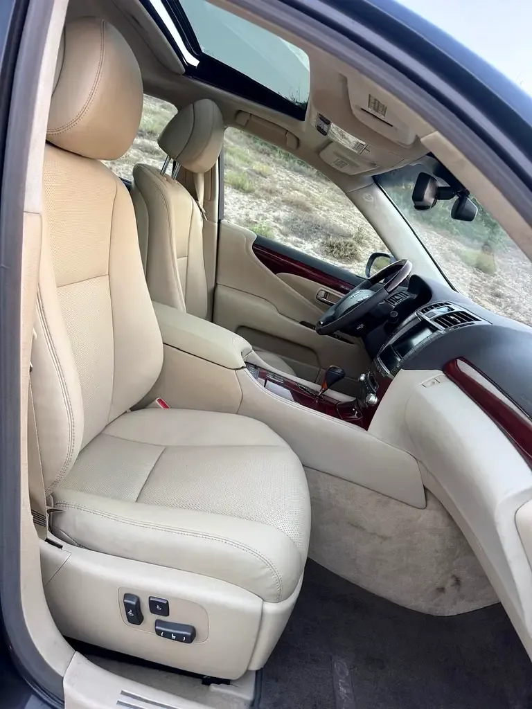 Lexus LS 460 AT (380 حصان) - 18