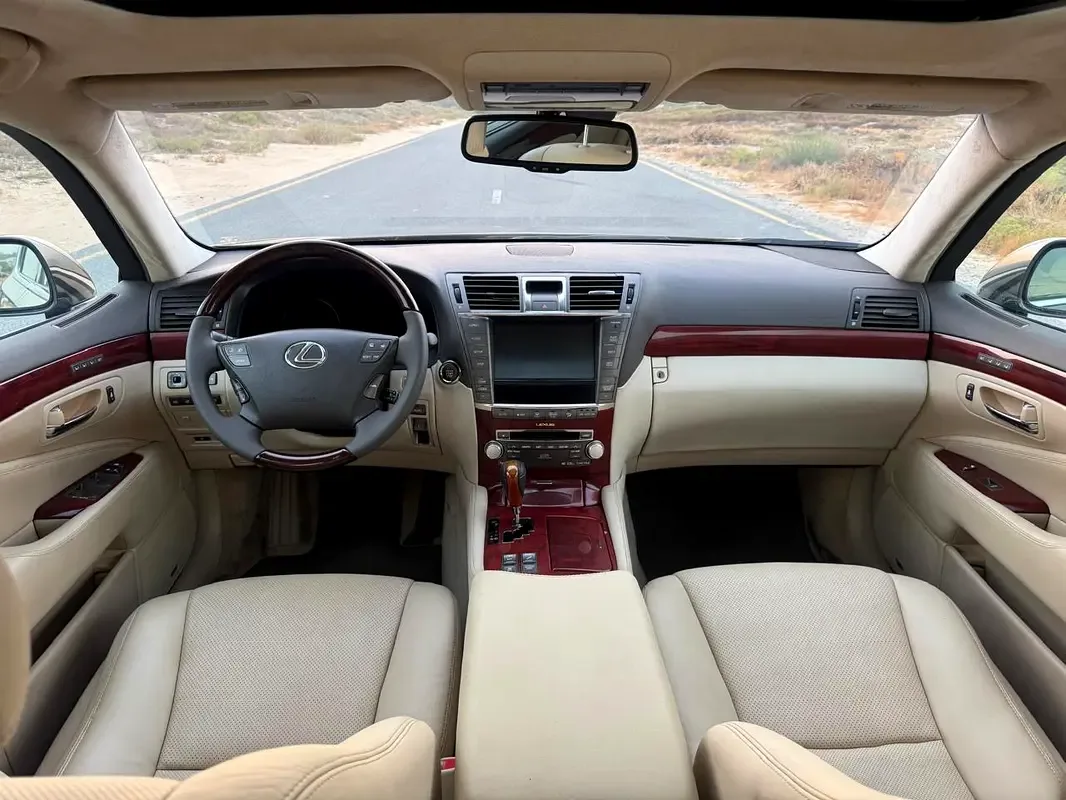 Lexus LS 460 AT (380 حصان) - 19