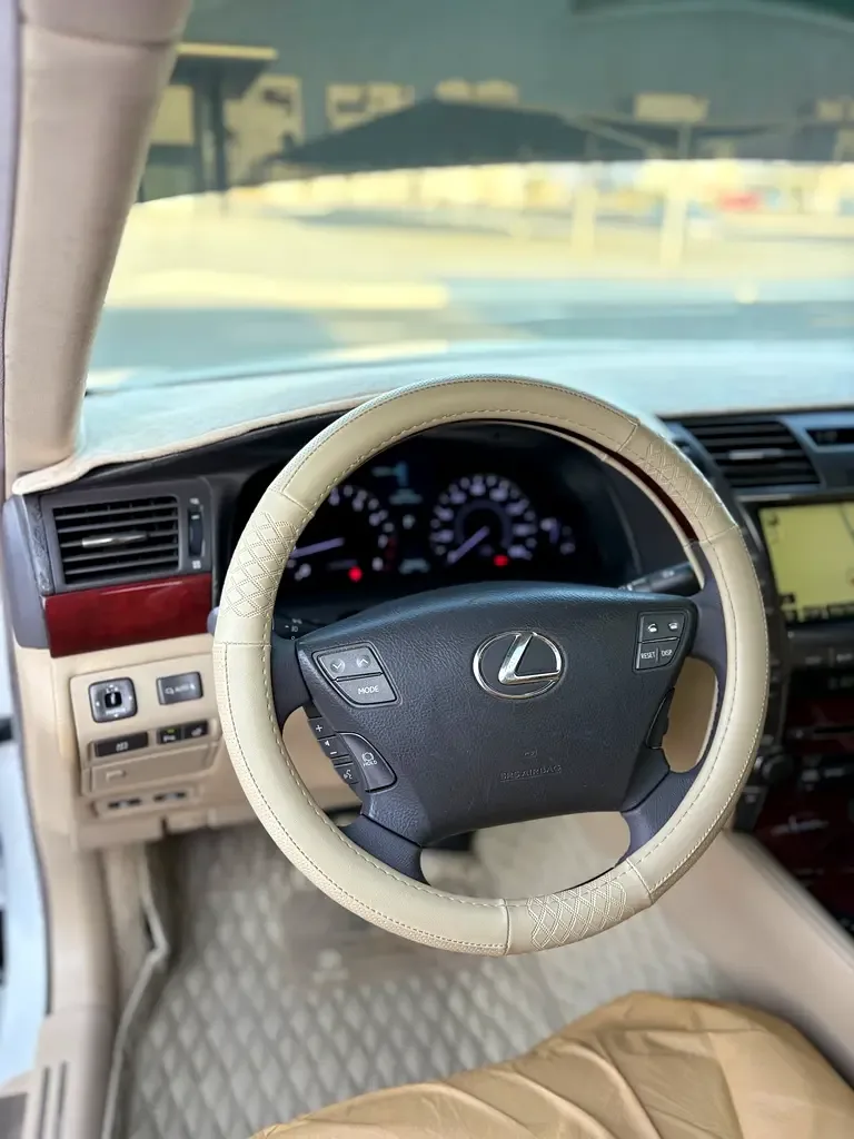 Lexus LS 460 AT (380 hp) - 8