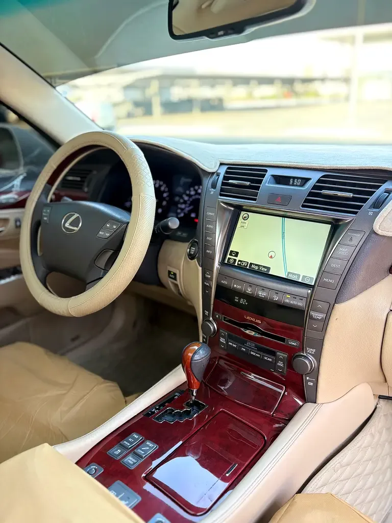 Lexus LS 460 AT (380 hp) - 11