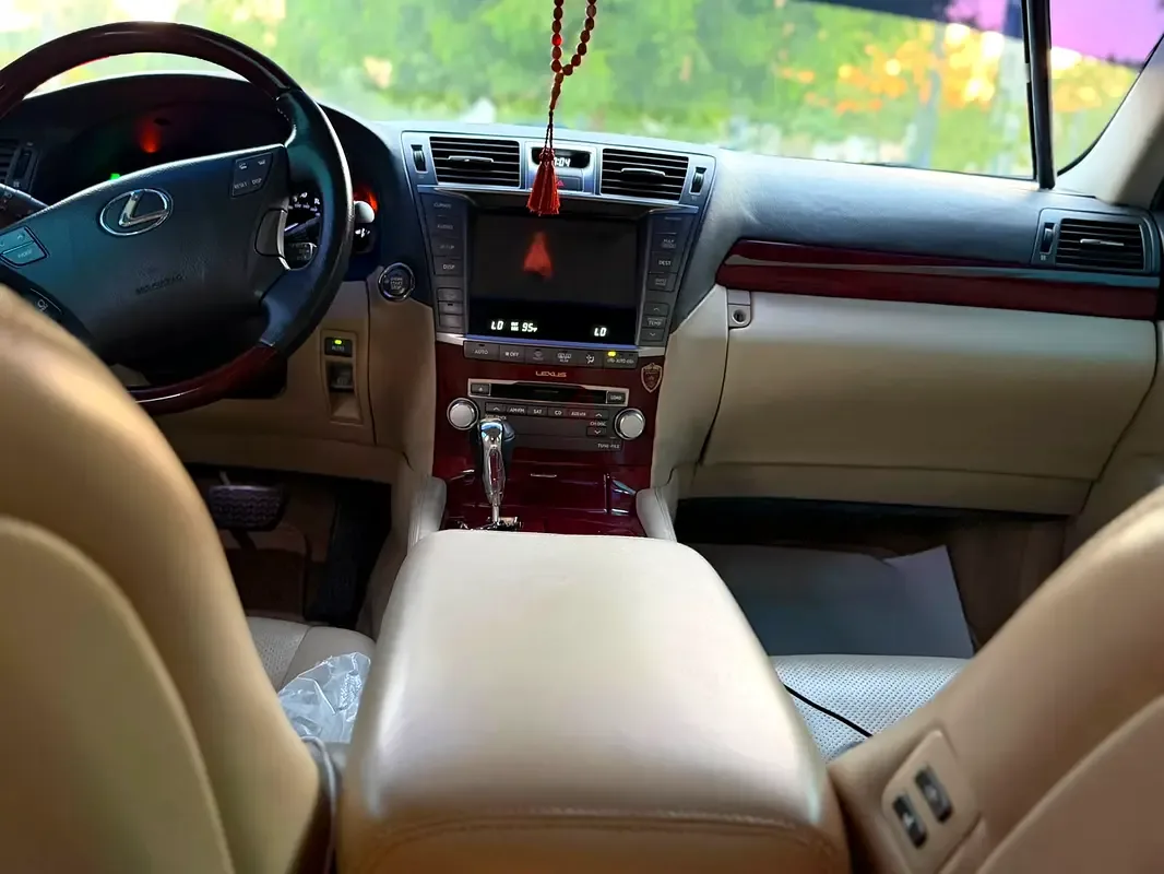 Lexus LS 460 AT (380 hp) - 6