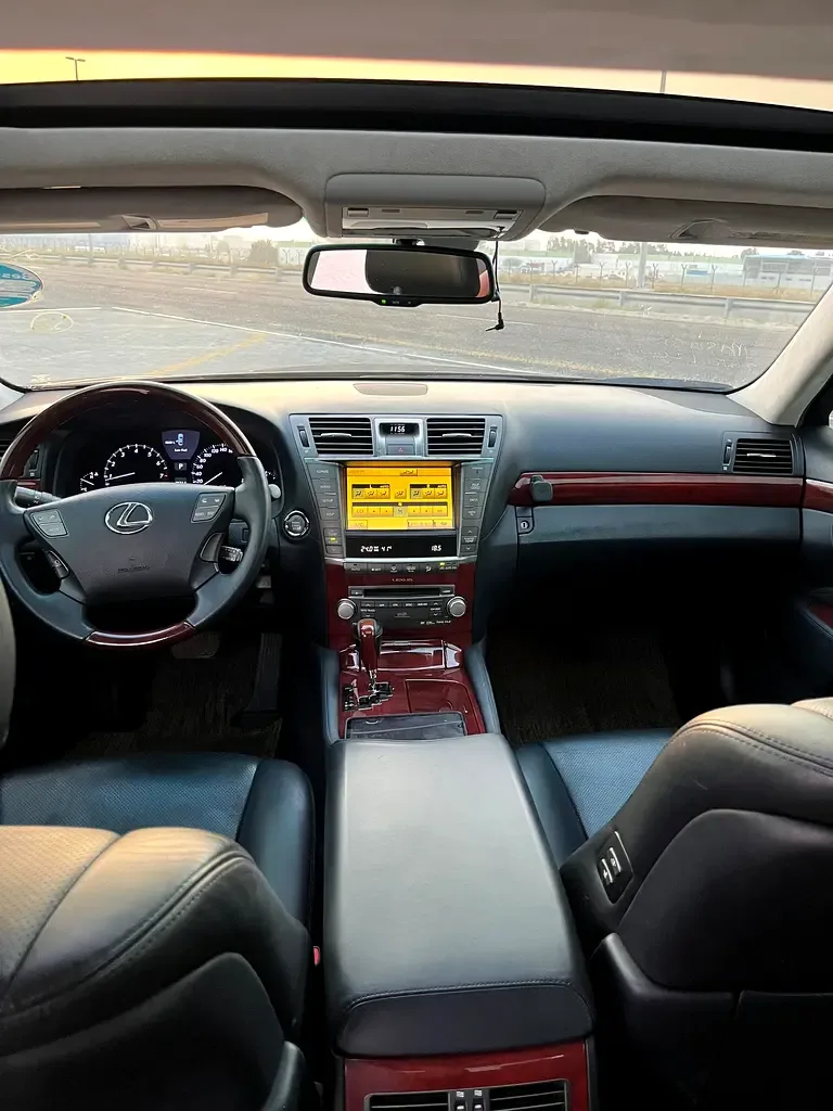 Lexus LS 460 AT (380 hp) - 17