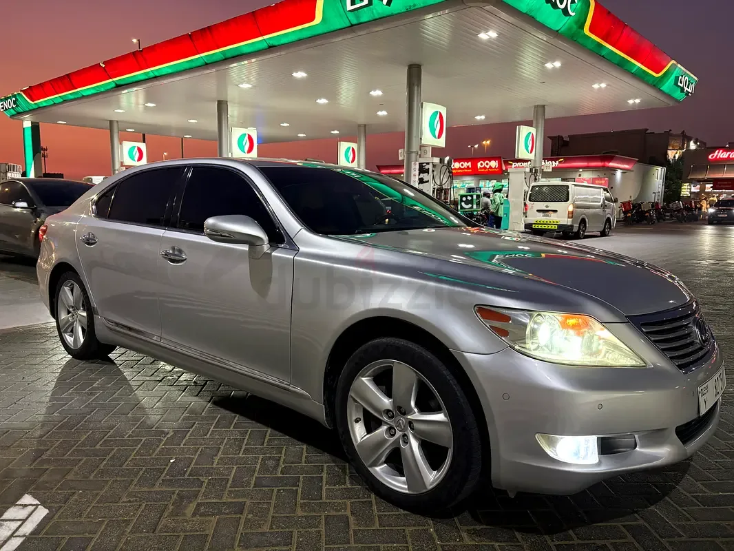 Lexus LS 460 AT (380 hp)