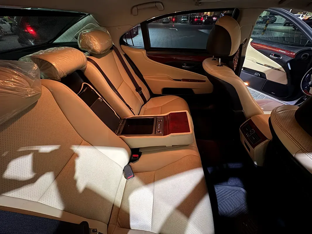 Lexus LS 460 AT (380 hp) - 14
